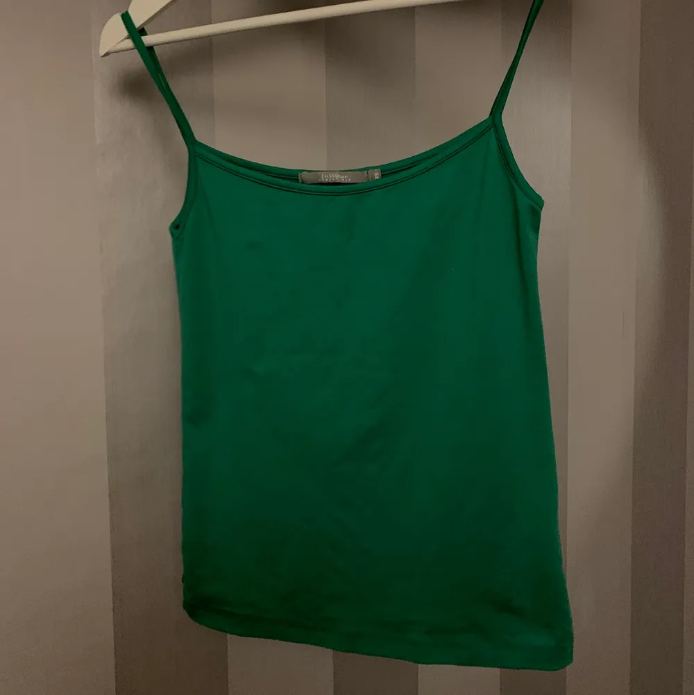 Super snyggt grönt linne skick 10/10, köparen står för frakt 💕. Toppar.