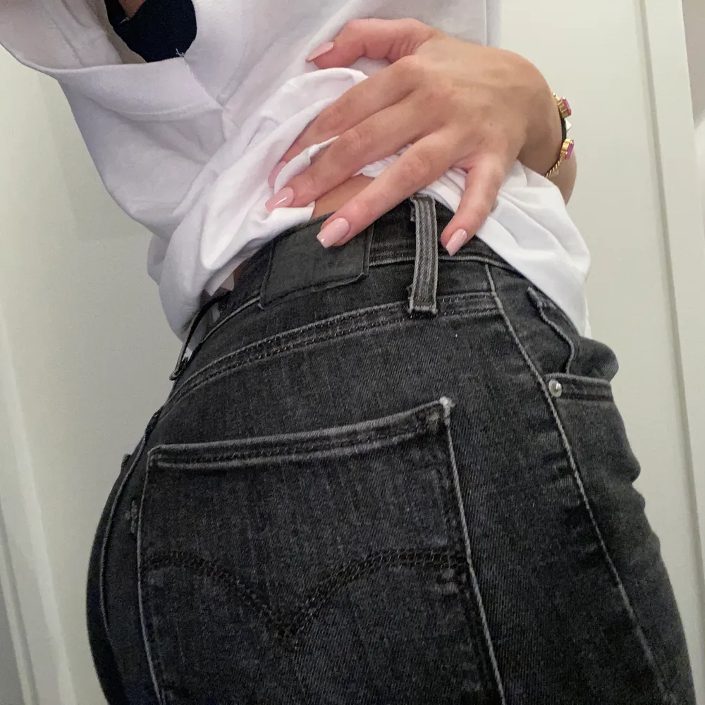 Så sköna jeans från Levis ❤️knappt använda . Jeans & Byxor.
