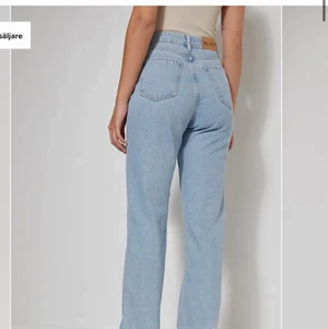 Jeans ifrån NA-KD. Stl 34 - Hej säljer mina oanvända jeans ifrån NA-KD i stl 34.