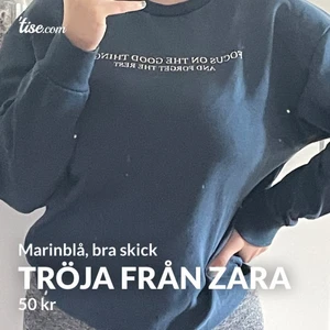 Marinblå tröja från Zara, strl S tror ja - Storlek S tror jag, superfint skick inte nopprig eller något sånt😁