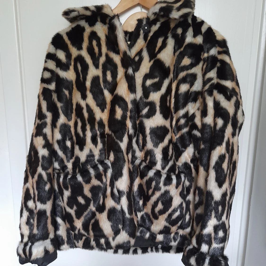 Leopard Pälsjacka från monki 
