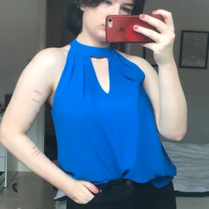 Blus storlek S - Superfin blå blus från rose + Olive. Storlek S Kan mötas i Stockholm eller skicka, i så fall betalar köparen frakten. 80kr