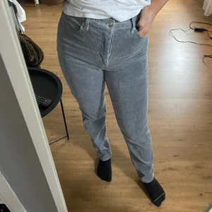 Manchesterbyxor - Manchesterbyxor från H&M. Aldrig använda. Storlek 36. Skriv för mer bilder.