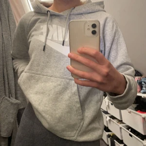 Hoodie från Nike storlek xs - Skön tröja inte använd mycket alls