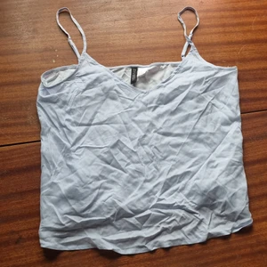 Randigt blått linne 38 - Linne 38. 10 kr.Samfraktar vid köp av flera varor för 66 kr 🌸❣📦