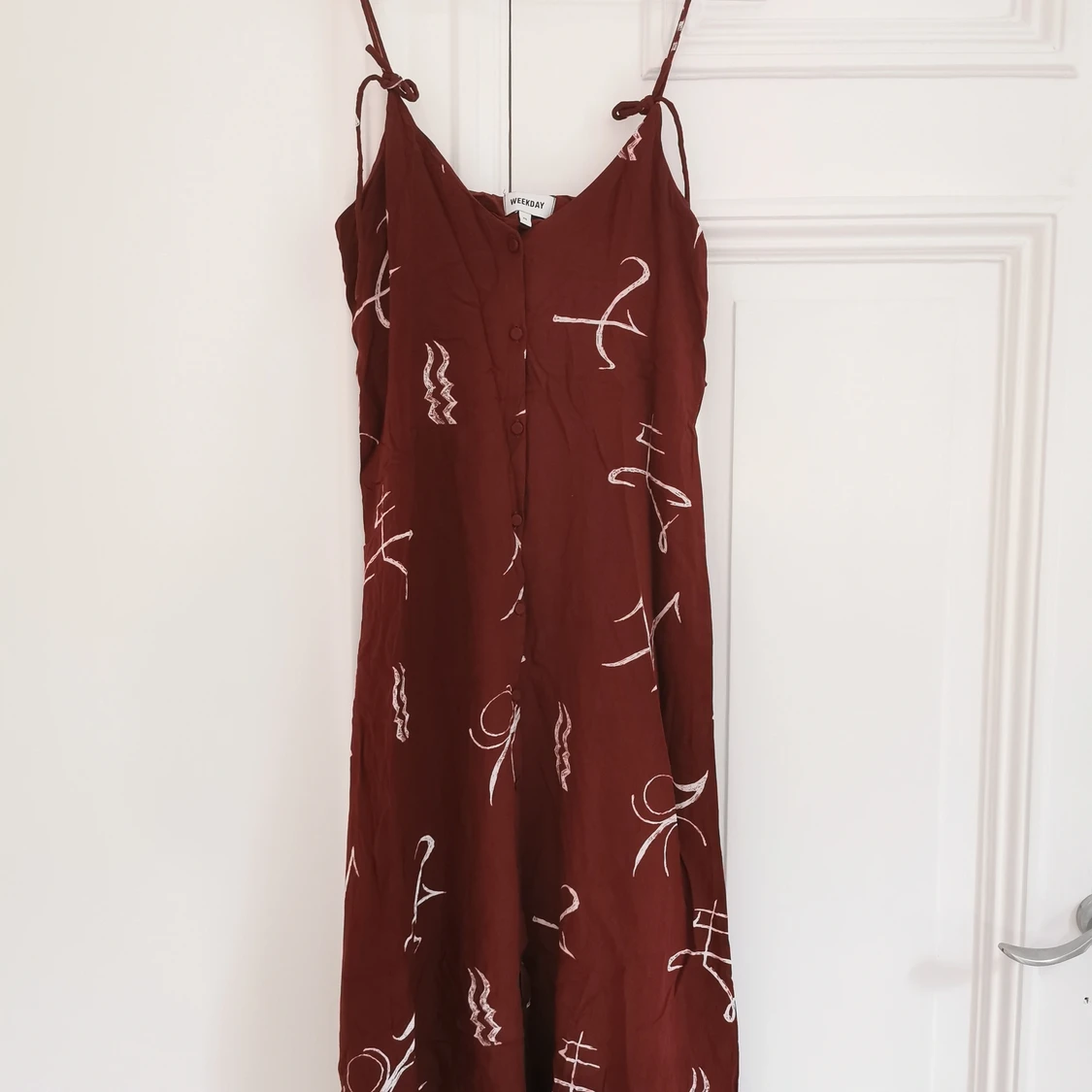 Midiklänning Weekday med knytband