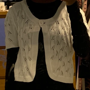 fin cardigan - köptes secondhand men inte min stil!