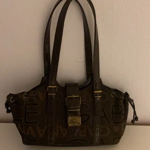 D&G - Säljer en gammal D&G väska skriv om du är intresserad 