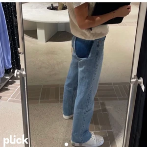 Acne inspo jeans - Säljer dessa skitsnygga acne inspererad jeans ifrån zara. Nyskick och jeansen har inga fickor👍❤️ budgivning vid flera intresserade, frakt tillkommer på 66kr❤️ Första bilden är lånade från @Agnes_gustafsson, jeansen är väldigt lik den första! Ledande bud: 350 ink frakt