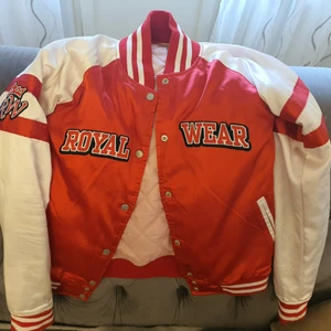 En trend jacka  - En trend jacka med jätte bra skick 