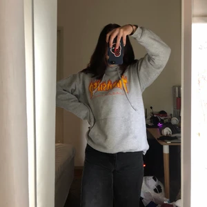 Thrasher hoodie - säljer min sjukt coola thrasher hoodie, mycket gott skick, storlek small, säljer då den tyvärr inte kommer till användning, pris kan diskuteras💓