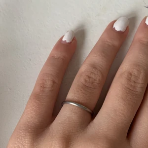 enkel ring - en enkel ring som går att justera 