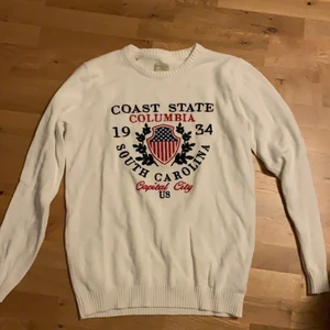 Selected homme stickad tröja  - Vit stickad tröja från selected homme, bra skick. Storlek small.  Pm för bild eller pris