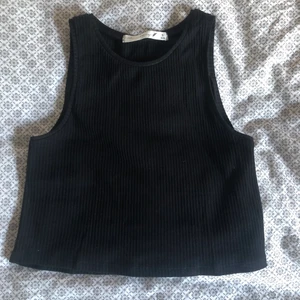 Linne - Svart trendigt linne. Endast testat.                        Köparen står för frakten!