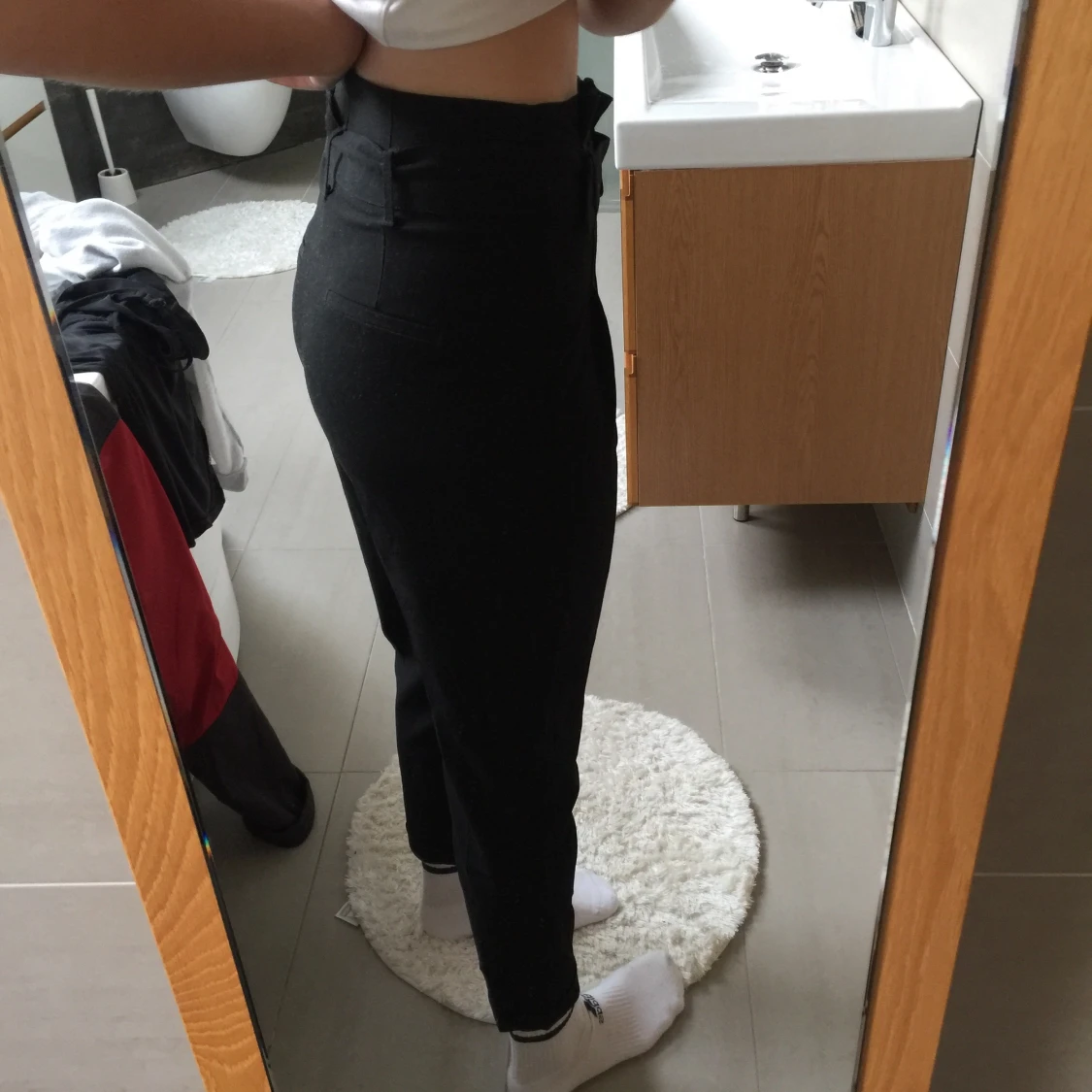 Svarta högmidjade byxor med spänne - 90