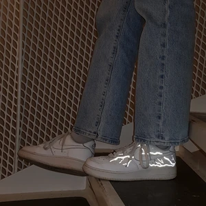 AF1 Lightning - Hej! Vi är ett UF- företag som säljer sneakers med reflexmotiv🥰 skicka in dina skor till oss så designar vi dem med reflex för 299kr eller köp nya genom oss för 299kr + skokostnaden😊. Det går såklart även att beställa/skicka in andra skor än Nike AF1. Skriv meddelande vid intresse💕