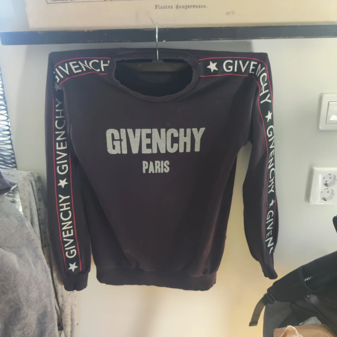 Givenchy  - 90
