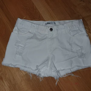 Shorts - Knappt använda då de är för stora på mej. 