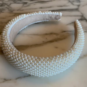 Zara hårband med pärlor  - ✨⚡️Aldrig använt ✨⚡️ 