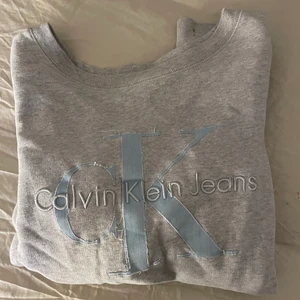 Calvin Klein tröja  - Knappt använd tröja från Calvin Klein