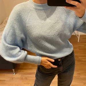 Tjocktröja - Säljer min fina blåa tjocktröja från GinaTricot! Storlek S, hör av er om ni är intresserade💖💖