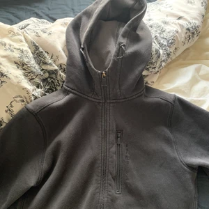 Sail racing  - Tänkte sälja min sail racing ziphoodie då den inte används någonting, tog en snabb bild här så skriv om du behöver bättre bilder