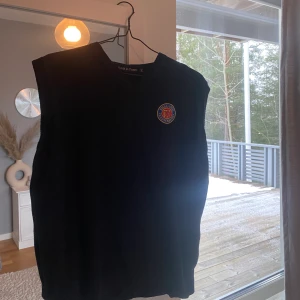 Väst - Väst köpt secondhand, bra skick!