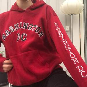 Beyond retro hoodie köpt för 350kr säljer för 100kr bra skick