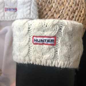Hunter-strumpor - Supermysiga strumpor till Hunter-stövlar i fleece och stickad kant 🧦 mycket sparsamt använda. Strl M (36-38). Priset är inklusive frakt ✨
