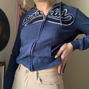 huvtröja - snygg huvtröja från bondelid, i gott skick och passar xs💕