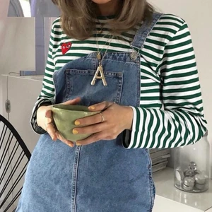 Commes des garcons play - Supercool comme des garçons play tröja! Grön-vit randig och knappt använd🤩🤩Storlek M då den är liten i storleken, passar dock S och M (jag har lite båda och)🥰 Köpt på Paul & Friends inne på NK i Stockholm för 1300kr⭐️ lånad bild!!