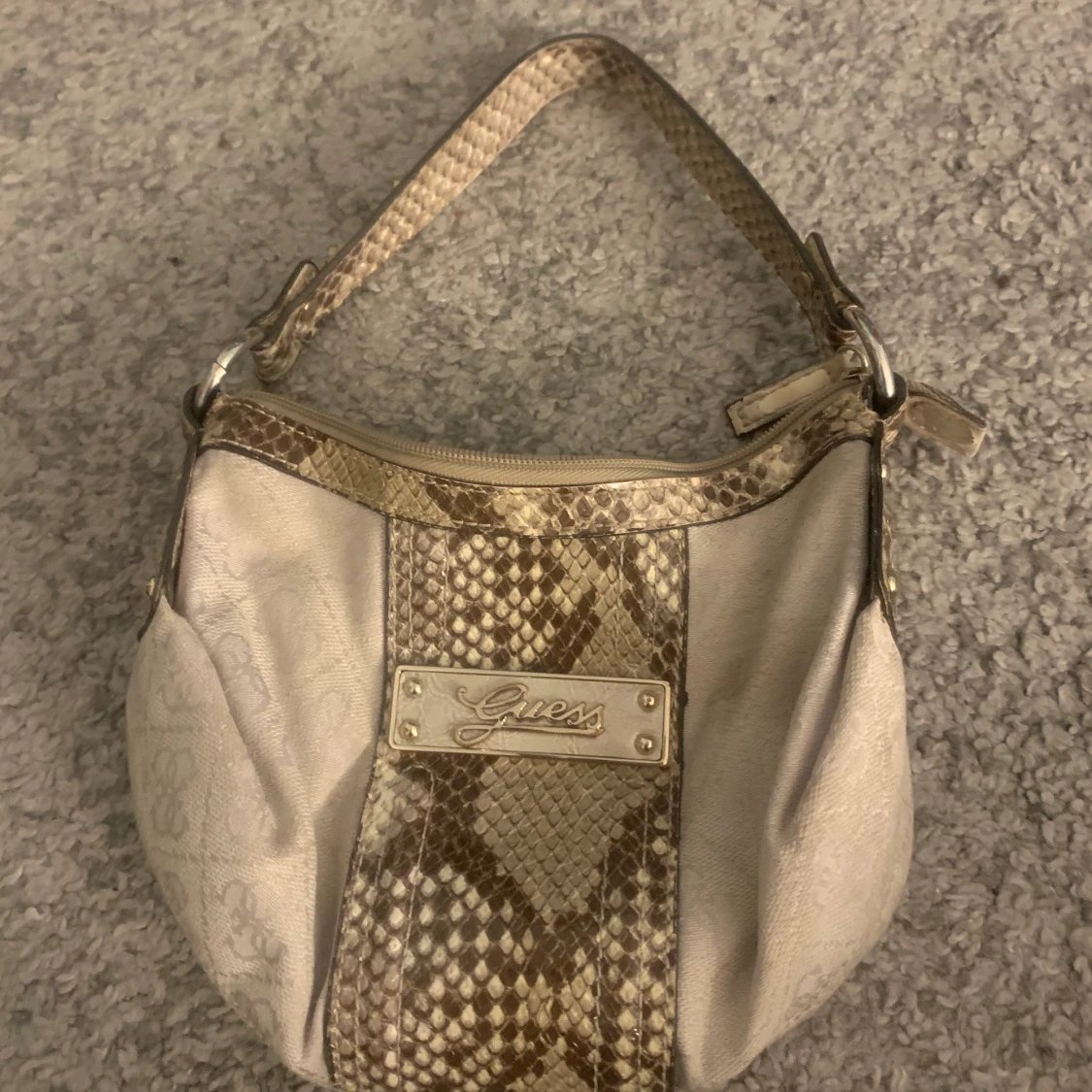 Guess handväska - 91