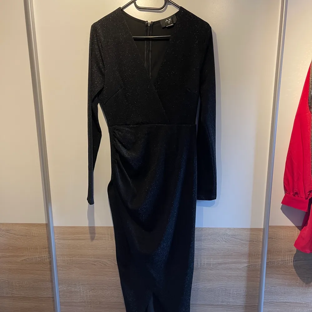 Jätte fin klänning som är helt ny! Köpt på Nelly.com ord.pris 499kr. Klänningar.