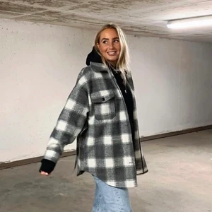 Kappa - Så så fin och perfekt till våren! Nyskick!! Endast provad. 