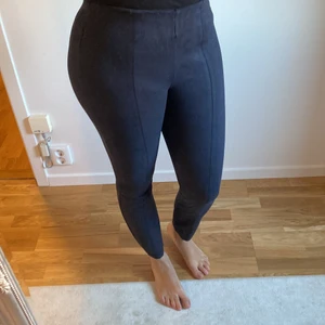 Jeans från Hm - Töjbara jeans vid midjan jätte sköna att ha på. I stolek 38