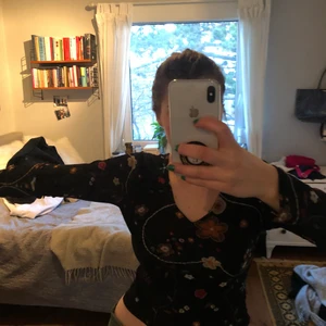 Långärmad T-shirt  - Långärmad tröja från humana, jättefint skick, sparsamt använd! 