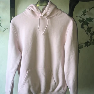 HM hoodie - Föredetta favo hoodie, älskar passformen på den men har växt hur den, inga skador