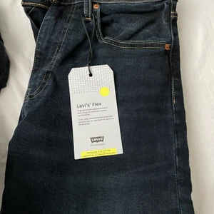Flex byxor från levis - Oandvänd. fick den i present och jag gillar inte den.