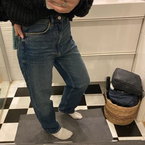 Jeans zara  - Raka Jeans från zara i strl 36. Nyskick. 