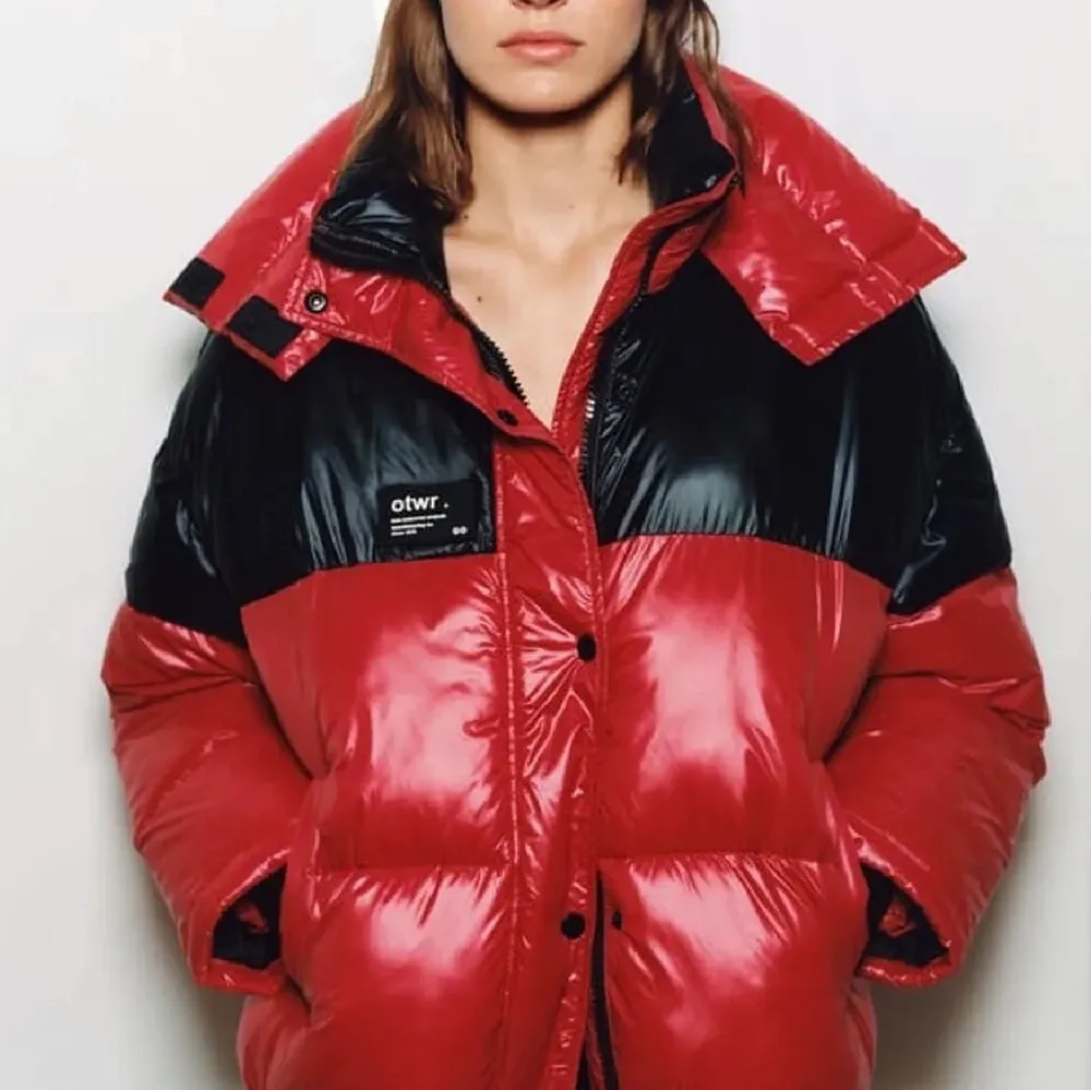Säljer nu denna supersköna jackan ifrån Zara. Köpt tidigare i vintras, köparen står för frakten!💖. Jackor.