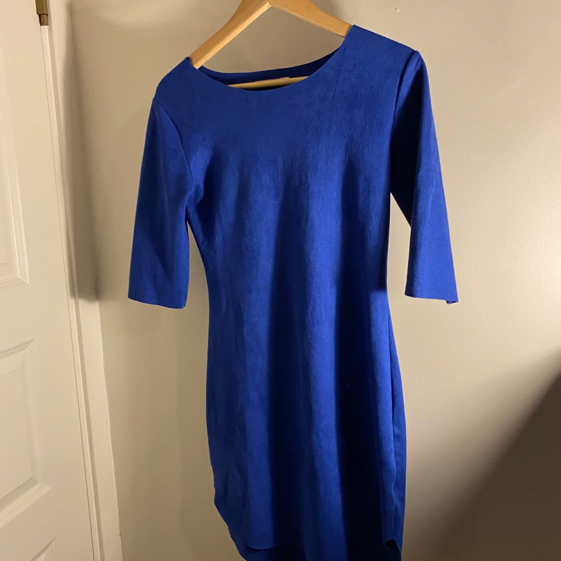 Mörkblå klänning i mocka  - 90