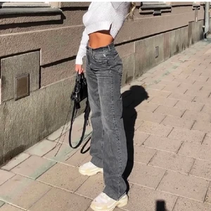 Zara byxor - Säljer nu dessa zara byxor i storlek 40!