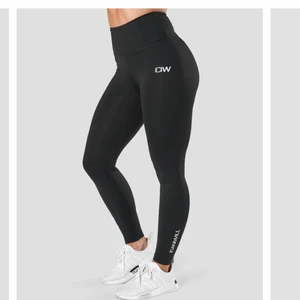 ICIW tränings thights - Helt nya! Ny pris : 799kr mitt pris 500kr. Byxorna ger väldigt snygg kroppsform eftersom den har en scrunch vid rumpan