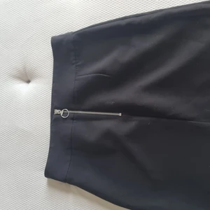 Kjol - Svart kjol. Fin passform. 