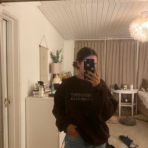 Brun tröja - Brun tröja i storlek L men är som en M/L