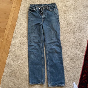Weekday jeans strlk 24/30 - Jeans från weekday, kommer inte i men fin modell och fint skick 