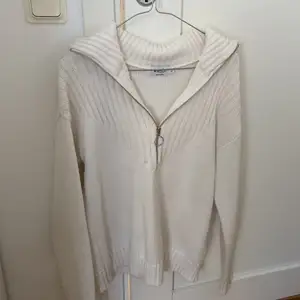 Säljer denna as snygga tröjan från na kd. Storlek Xs men skulle säga att den passar xs- m. Använd fåtal gånger så mycket fint skick❤️
