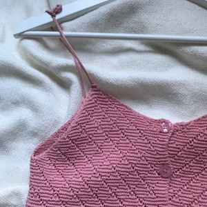 Topp Gina Tricot - Otroligt fin mönsterstickad topp från Gina Tricot! Aldrig använd! Säljer för att den aldrig kommer till användning🧡