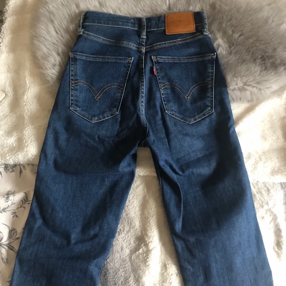 Ett par helt vanliga skinny jeans ifrån Levis i jättebra skick!! Skriv för fler bilder❤️. Jeans & Byxor.