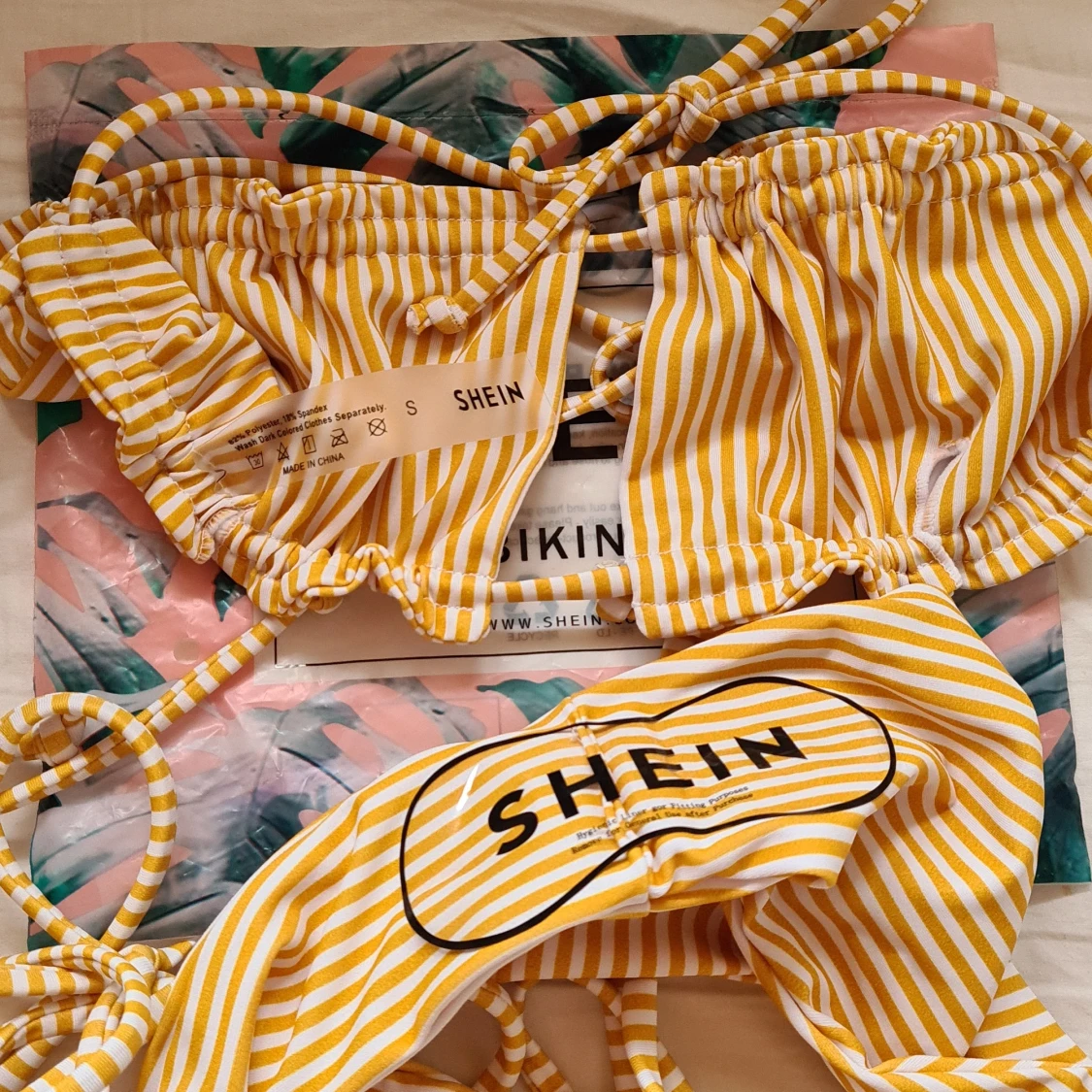 Gul & vit randig bikini från Shein - 91